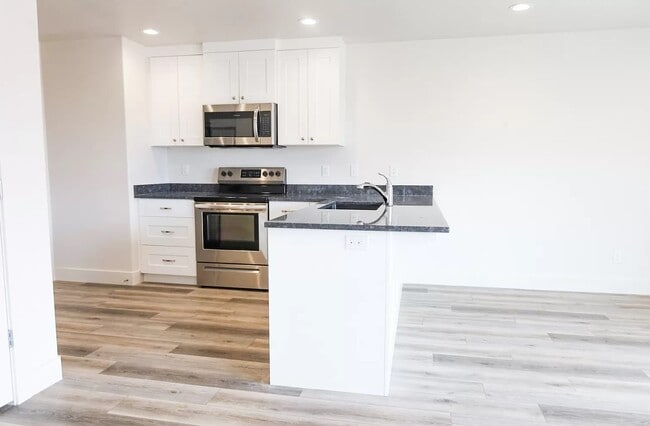 Building Photo - 917 N 100 W