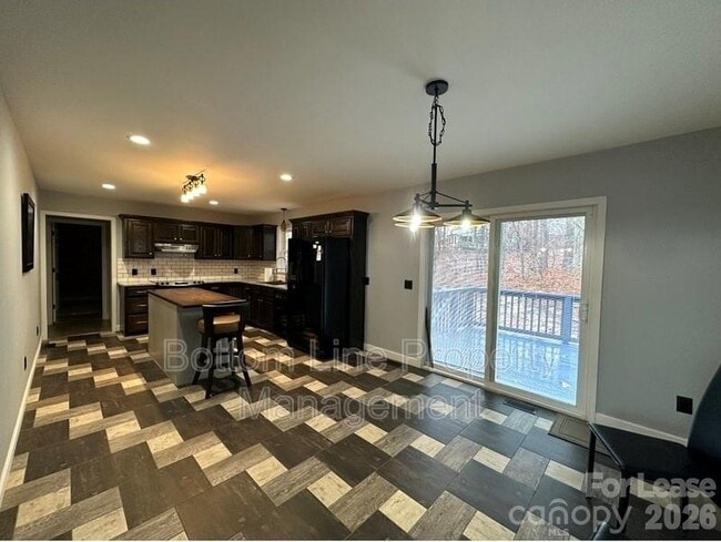 Building Photo - 404 Wood Run