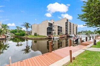Building Photo - 17 Royal Palm Way