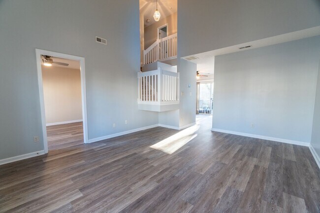 Building Photo - Contemporary 3-Bed, 2.5-Bath Townhome in P...