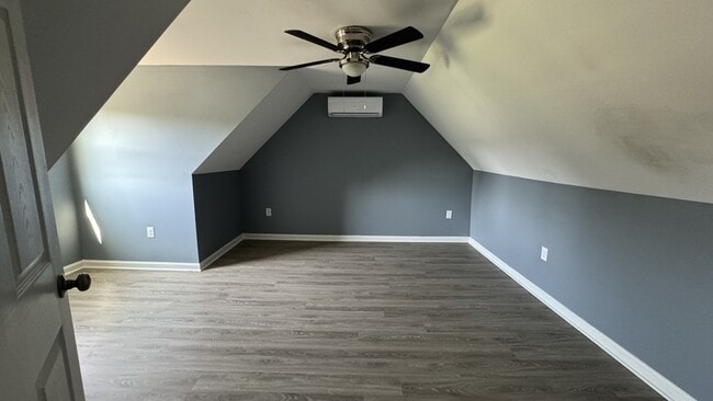 Building Photo - 703 E Riverside Dr