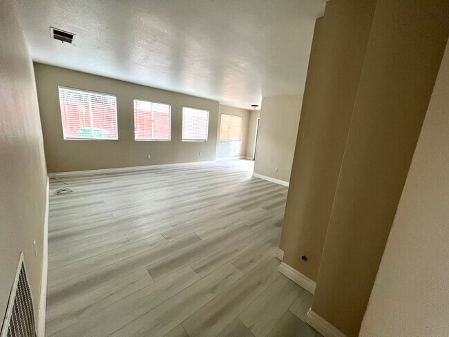 Building Photo - 40037 White Leaf Ln