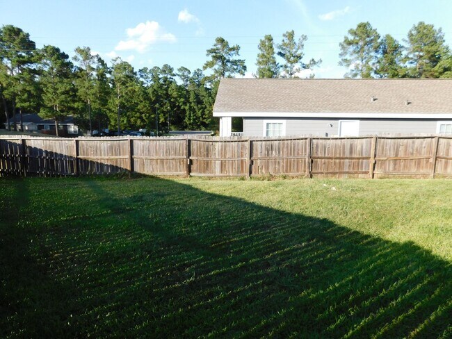 Building Photo - 109 Varsity Dr