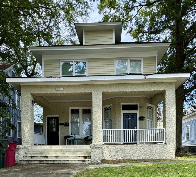 Building Photo - 1079 College St