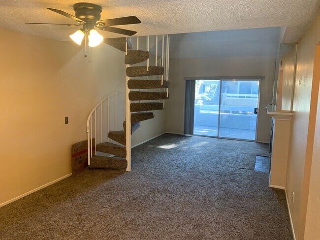 Building Photo - COMING SOON! 1 Bedroom + Loft  + Office/De...