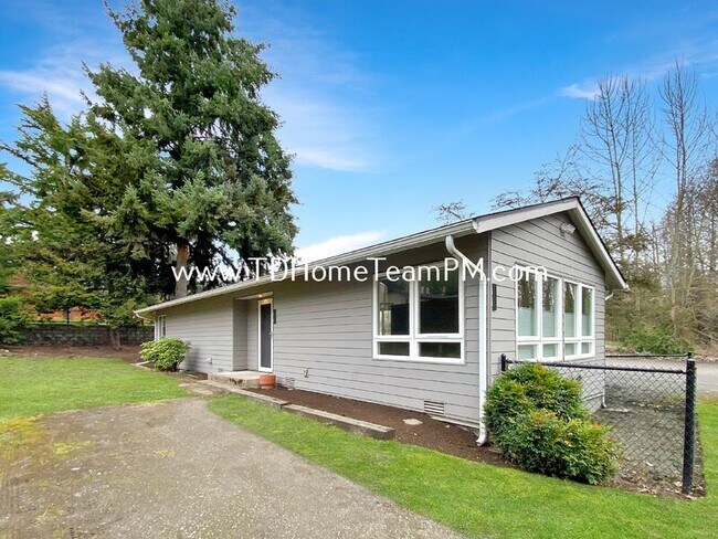 Building Photo - 9201 NE Juanita Dr