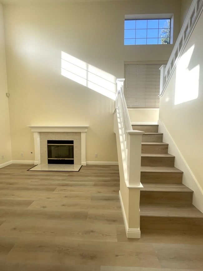 Building Photo - Great Location! 4 Bedroom 2.5 Bath Rental ...