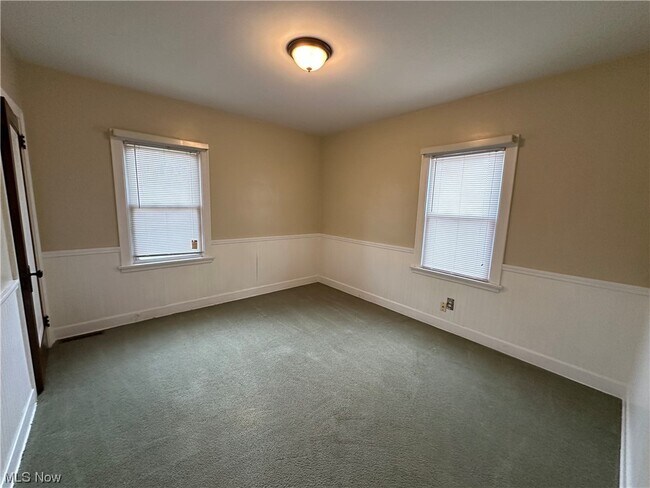Building Photo - 70-72 Clifton Dr