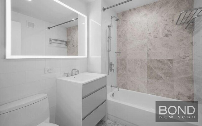 Foto del edificio - 55-75 West End Avenue