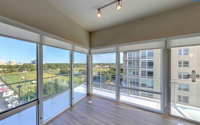 Building Photo - 10402 Town and Country Way