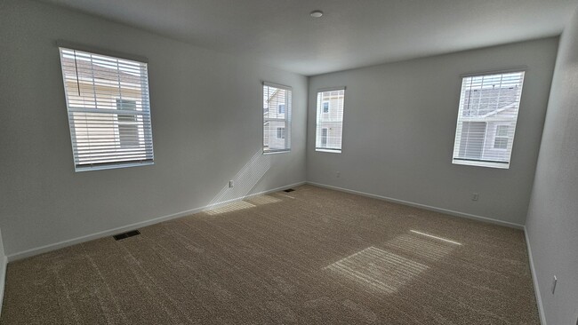 Building Photo - Brand New Aurora Highlands Ranch