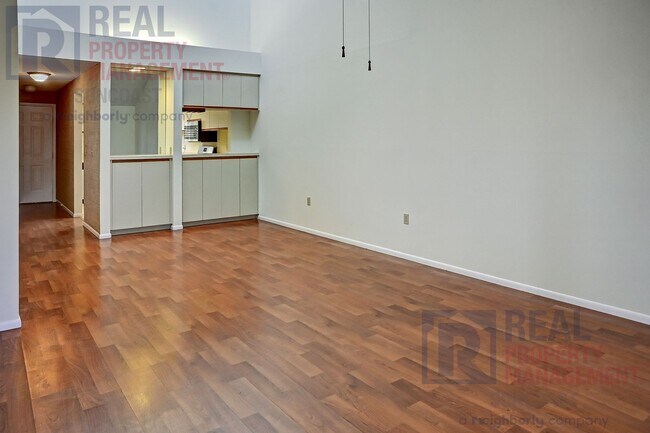 Building Photo - 251 Fenwick Dr