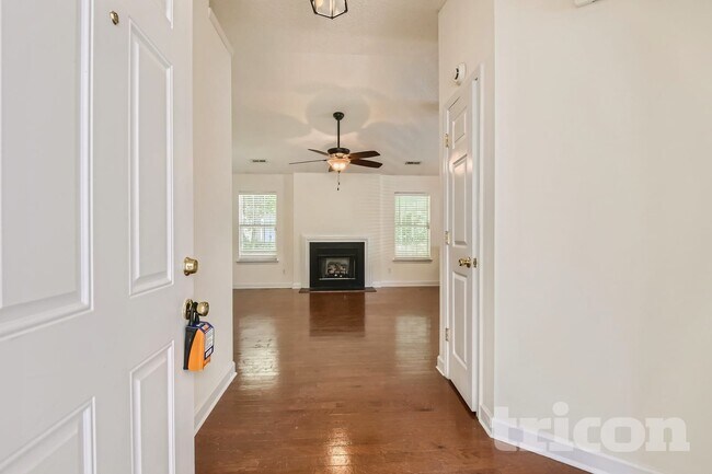 Building Photo - 9735 Veronica Dr