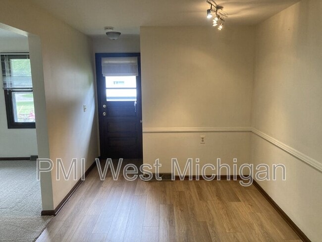 Foto del edificio - 7255 Periwinkle Ave SE