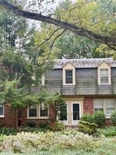Building Photo - 1303 S Barton St