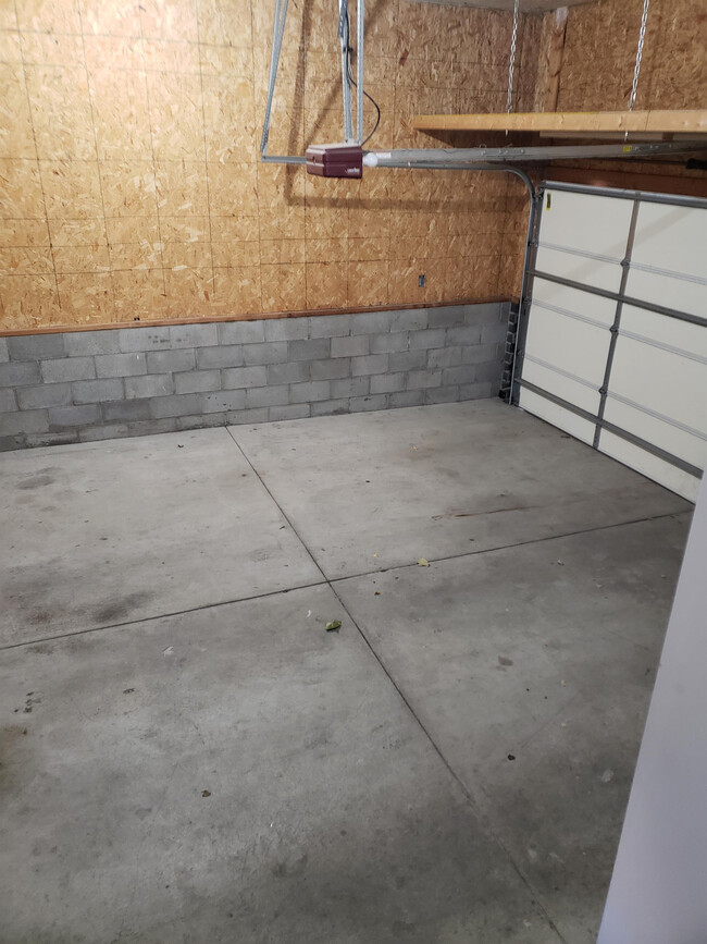 Building Photo - 15210 Chalco Pointe Dr