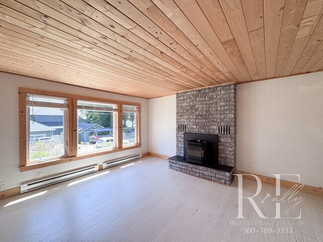 Foto del edificio - Chic Farmhouse Vibes in Charming Suquamish...