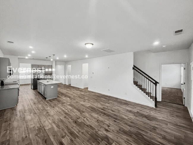 Building Photo - 4 Bed, 4.5 Bath Home with Garage / Coming Soon!