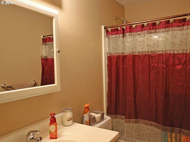 Baño - 16442-16570 SE Moon Ave