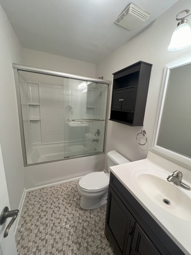 Building Photo - 713 Silver Ct