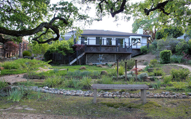 Foto del edificio - N. Vacaville Custom Home Located on a Larg...