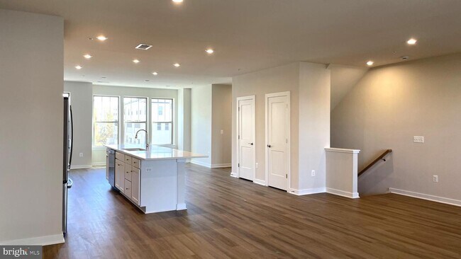 Building Photo - 223 Park Central Ter