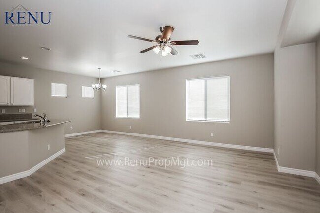 Foto del edificio - Now Available!