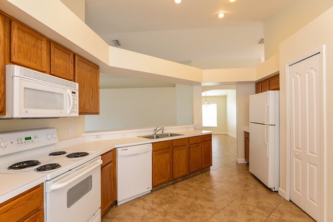 Building Photo - 30629 Midtown Ct