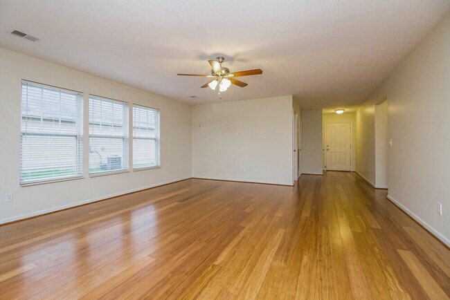 Foto del edificio - 329 Stewart Springs Dr