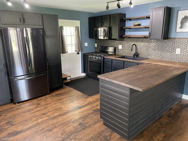 Foto del edificio - 3 br, 1 bath House - 6412 Marcy St