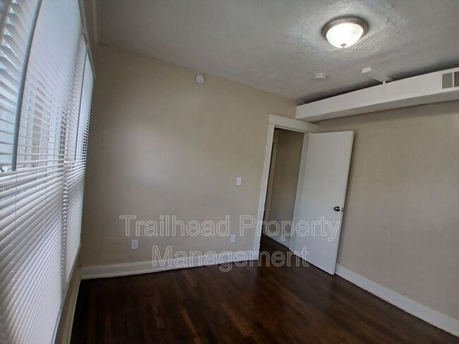 Building Photo - 106 N Indiana Ave