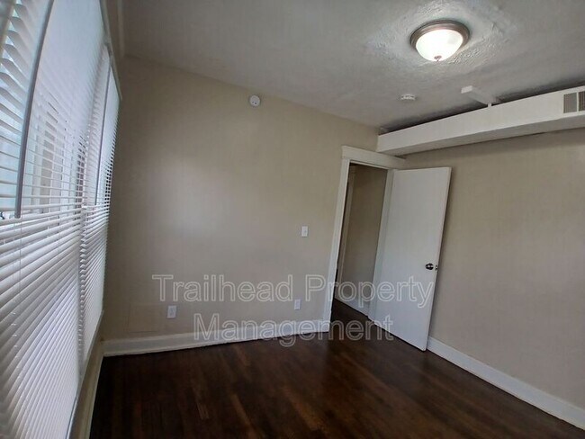 Foto del edificio - 106 N Indiana Ave