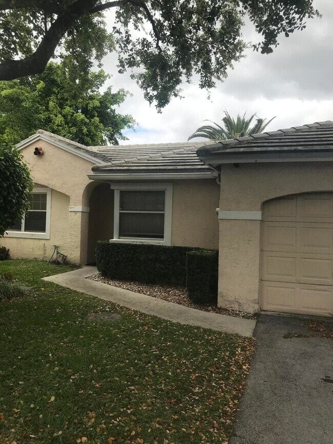 Building Photo - 845 NW 98th Ave
