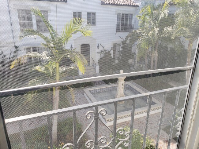 Foto del edificio - 1047 S Orange Grove Ave
