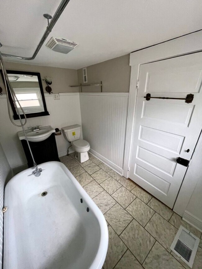 Foto del edificio - Spacious 3Bd; 1Ba Single Family Home