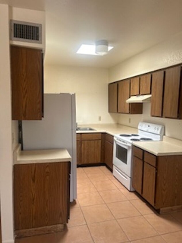 Primary Photo - 2241 N Treat Ave