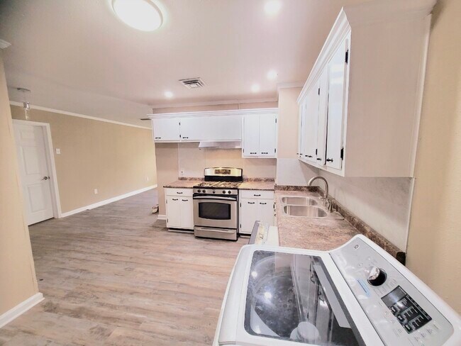 Foto del edificio - 4108 Ridgedale Rd