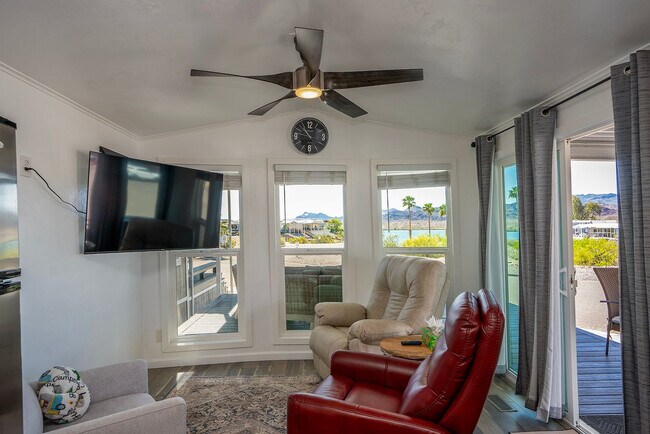 Foto del edificio - 555 Beachcomber Blvd