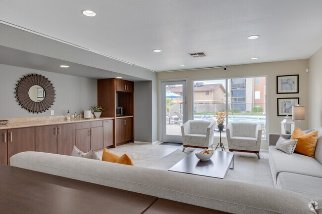 Leasing Office - Candela Park