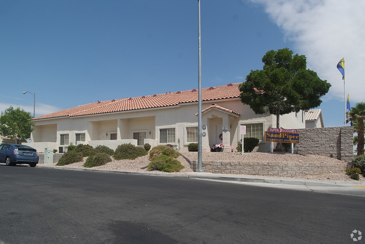 Sandpiper Townhomes Apartments in Las Vegas, NV