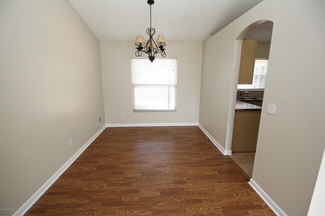 Foto del edificio - 737 Kempten St NW