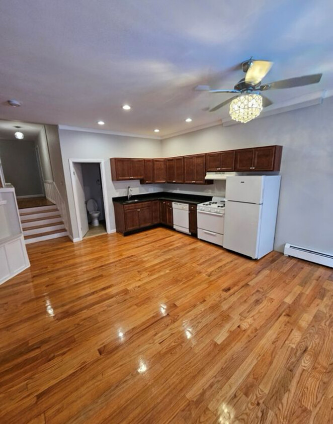 Foto principal - 153 Salem St