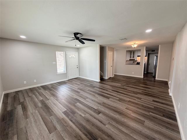 Building Photo - 2412 Lakeview Cir