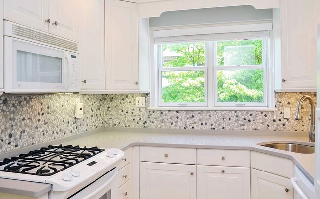 Foto del edificio - Sassy on Sangamore - 3 BED + 2 FB Av. Earl...
