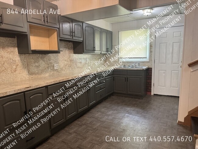 Building Photo - 844 Ardella Ave