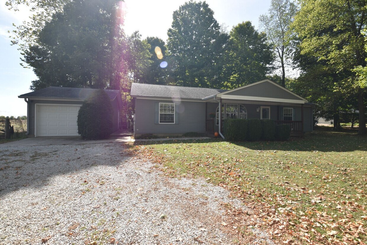Foto principal - Country Home Available in Greenfield