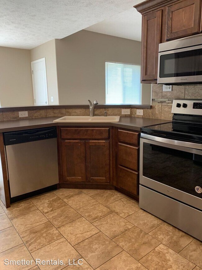 Building Photo - 3 br, 3 bath House - 9044 S. 72nd Street