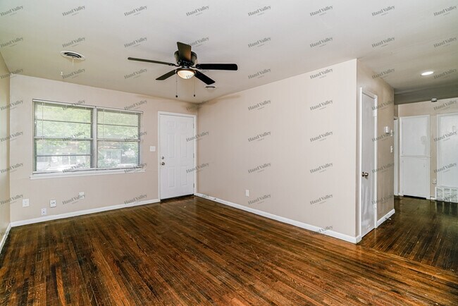 Foto del edificio - 5610 N Garrison Pl