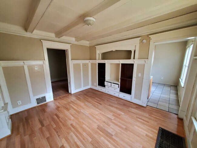 Building Photo - 2424n34K