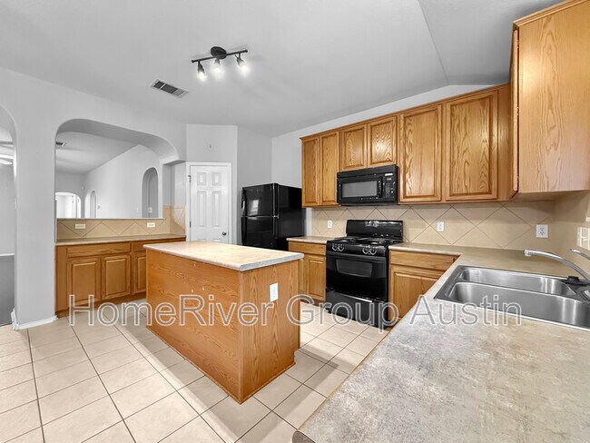 Building Photo - 119 Dove Song Dr